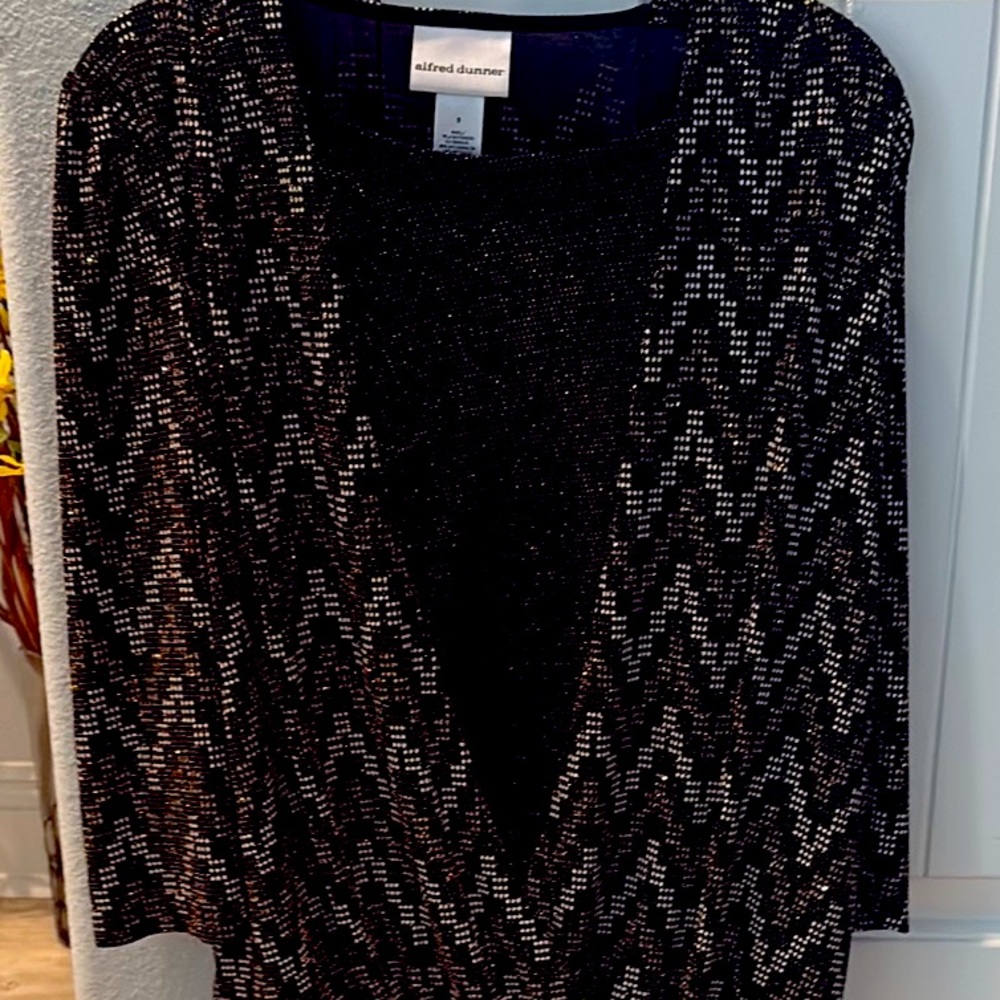 Alfred Dunner Black and Gold shimmer 3/4 length sleeve top